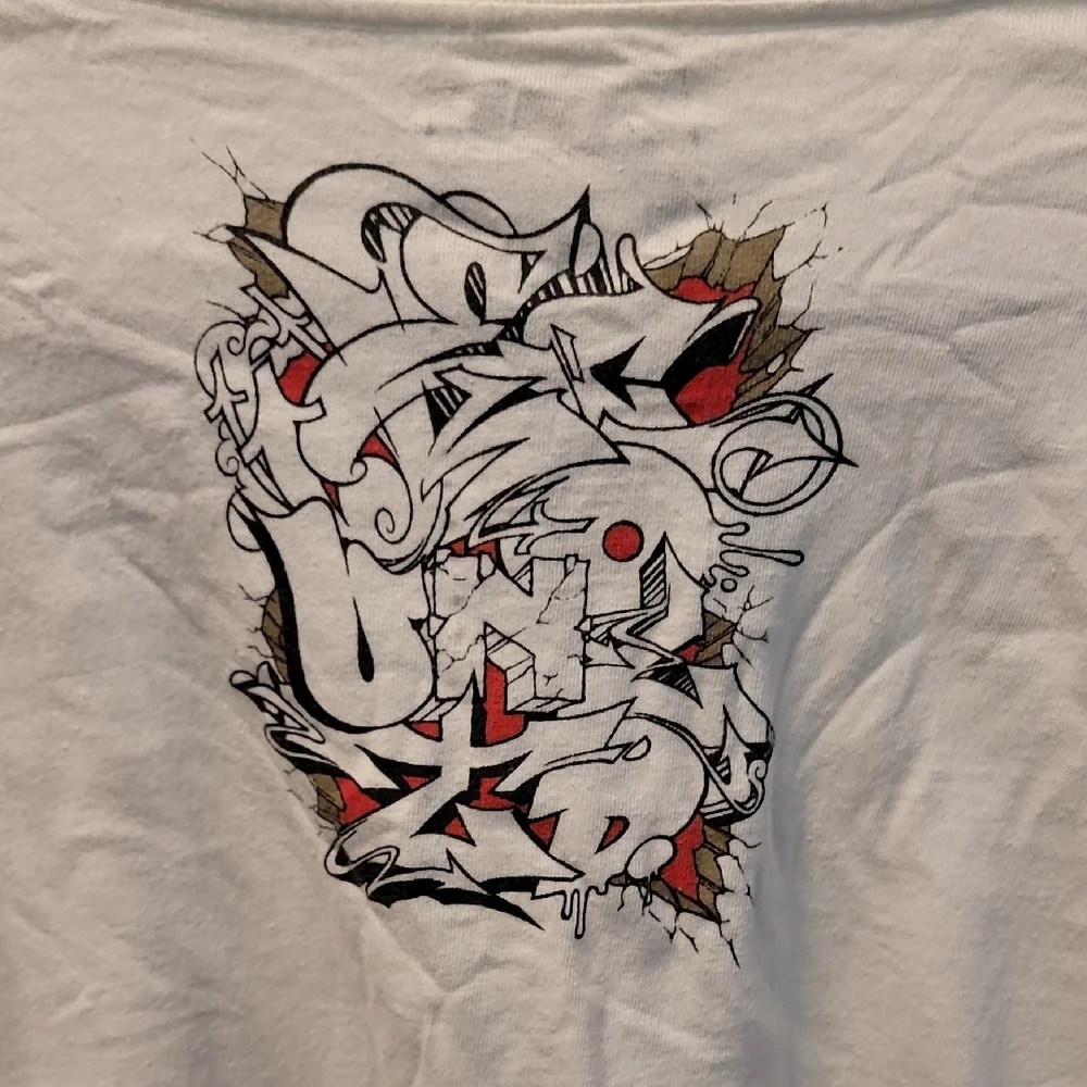 Y2K Ecko Unlimited White Short-Sleeve Tee with Blue & Brown Graphic - Picture 5 of 6
